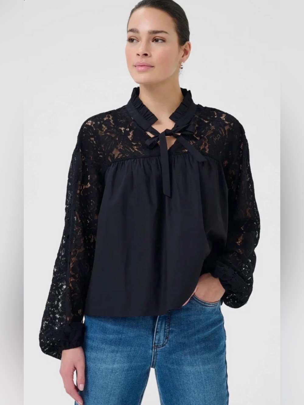 22) Kaffe Cotton Blouse with Lace Details Retail $99